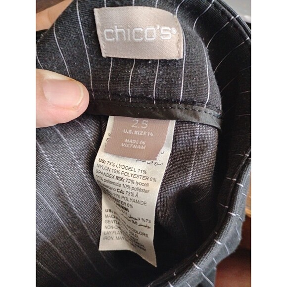 Chicos Pant Women's Size 2.5 (14) Black Pinstripes Pockets Stretch - Picture 4 of 4